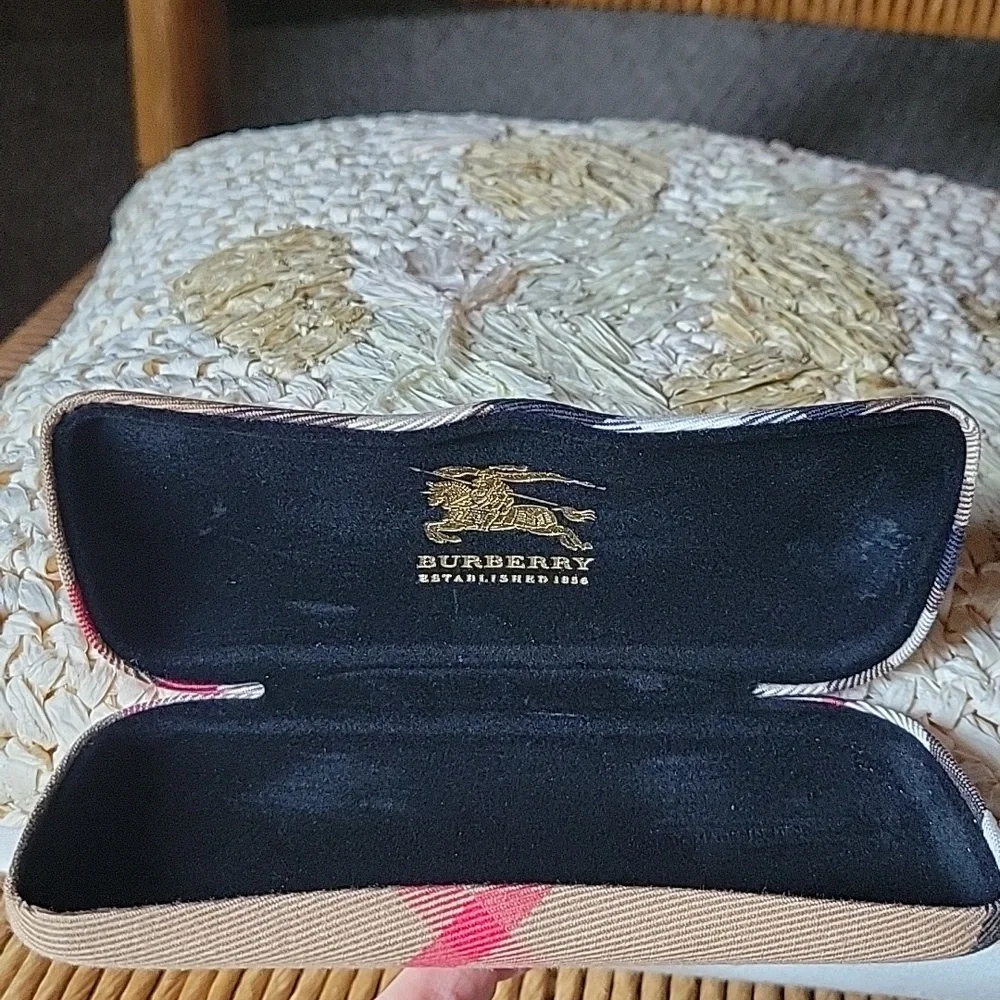 Burberry hard eyeglass/sunglass case
